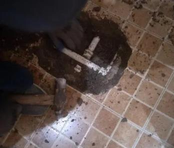 红安卫生间漏水维修公司为您分享下卫生间渗水如何处理及注意事项