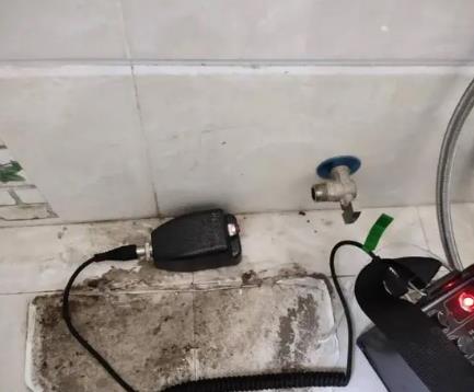 红安屋顶漏水维修公司分享下卫生间漏水的危害及解决方法